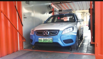 出租車3分鐘換塊電池繼續(xù)跑 我市首座換電站投運受歡迎
