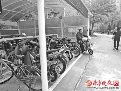 充電樁充電價格高沒吸引力！小區(qū)想建車棚 卻被業(yè)主否決